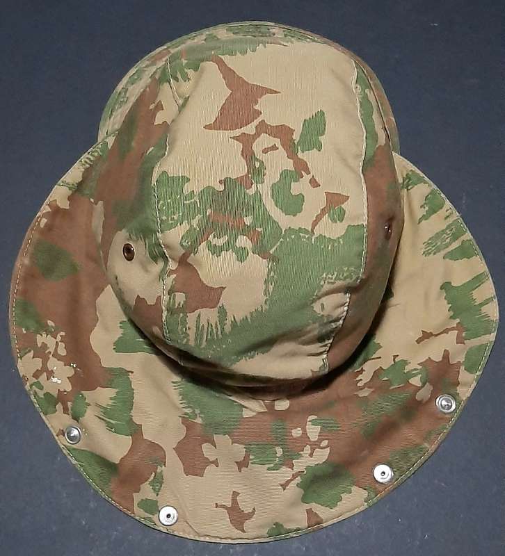RARE: 1960s Rhodesian Bush War- SA 1st Patt. Camouflage Fielddress Cap w/ Neck-Flap (57/58).