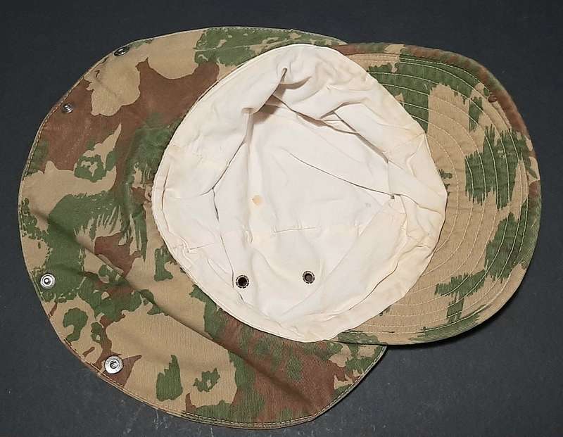 RARE: 1960s Rhodesian Bush War- SA 1st Patt. Camouflage Fielddress Cap w/ Neck-Flap (57/58).