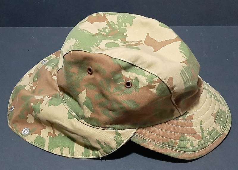 RARE: 1960s Rhodesian Bush War- SA 1st Patt. Camouflage Fielddress Cap w/ Neck-Flap (57/58).