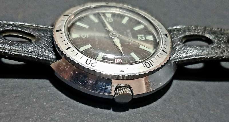 RARE: 1969 INTERPOL DELUXE 21-Jewel Anti-Magnetic Diver's Watch w/ Original Strap (UNTESTED).