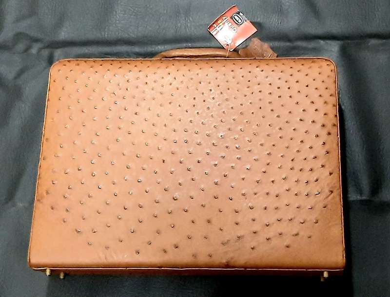 EXQUISITE: Late 20th Century Genuine 'Busby' Ostrich Skin Leather Gent's Executive Briefcase(UNUSED)