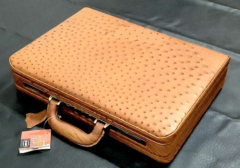 EXQUISITE: Late 20th Century Genuine 'Busby' Ostrich Skin Leather Gent's Executive Briefcase(UNUSED)