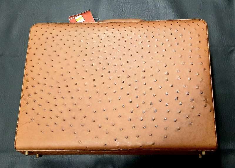EXQUISITE: Late 20th Century Genuine 'Busby' Ostrich Skin Leather Gent's Executive Briefcase(UNUSED)
