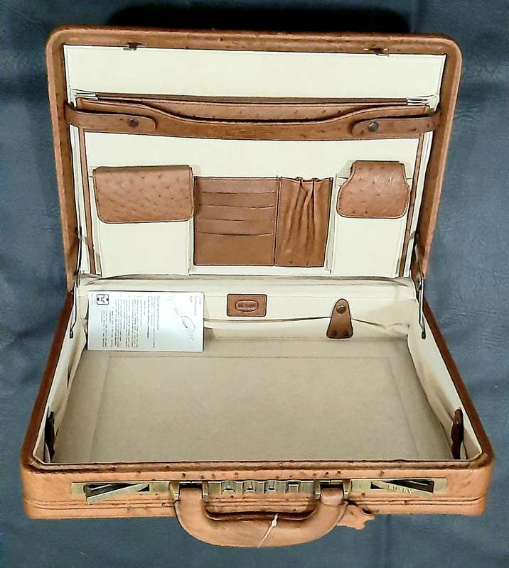 EXQUISITE: Late 20th Century Genuine 'Busby' Ostrich Skin Leather Gent's Executive Briefcase(UNUSED)