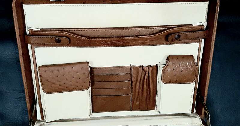 EXQUISITE: Late 20th Century Genuine 'Busby' Ostrich Skin Leather Gent's Executive Briefcase(UNUSED)