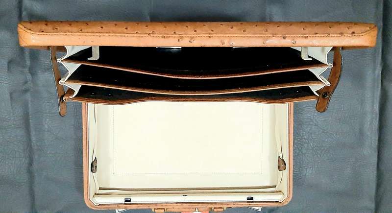 EXQUISITE: Late 20th Century Genuine 'Busby' Ostrich Skin Leather Gent's Executive Briefcase(UNUSED)
