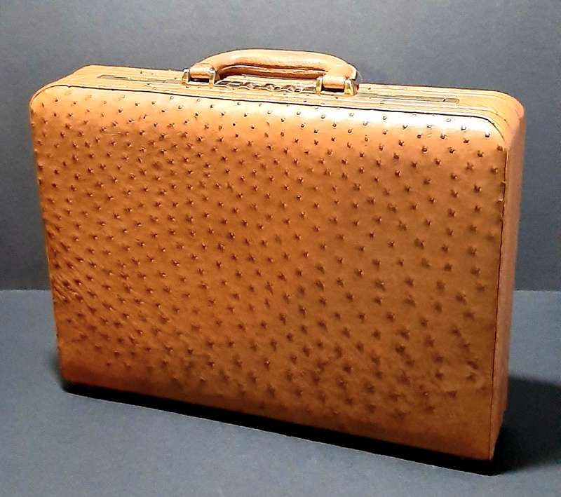 EXQUISITE: Late 20th Century Genuine 'Busby' Ostrich Skin Leather Gent's Executive Briefcase(UNUSED)