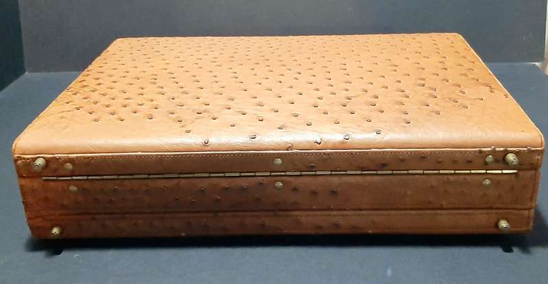 EXQUISITE: Late 20th Century Genuine 'Busby' Ostrich Skin Leather Gent's Executive Briefcase(UNUSED)