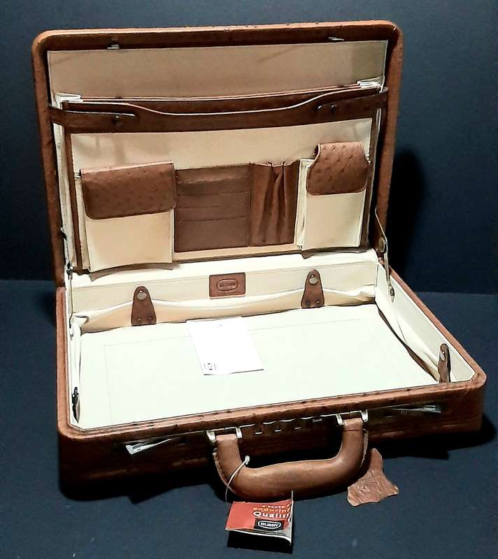 EXQUISITE: Late 20th Century Genuine 'Busby' Ostrich Skin Leather Gent's Executive Briefcase(UNUSED)