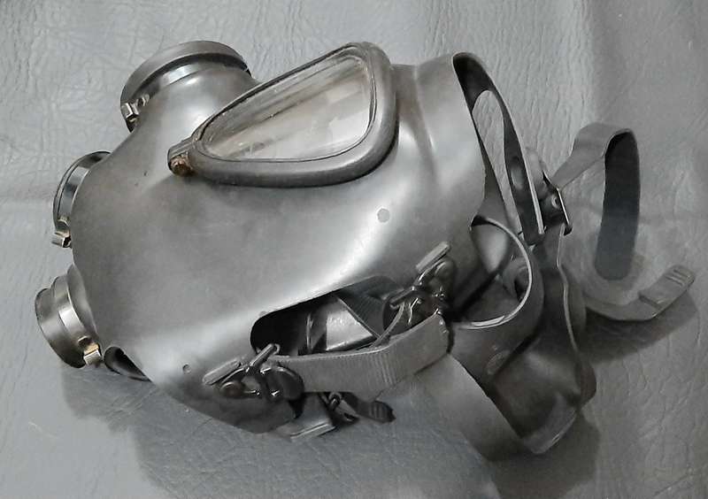Border War: M76 / M15A1 Gas Mask w/ Unissued Filter & Patt.80 Nutria Satchel ( 3x Pcs).