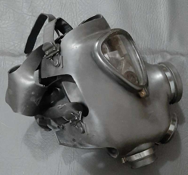 Border War: M76 / M15A1 Gas Mask w/ Unissued Filter & Patt.80 Nutria Satchel ( 3x Pcs).