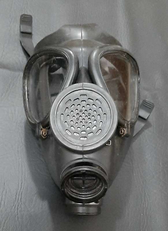 Border War: M76 / M15A1 Gas Mask w/ Unissued Filter & Patt.80 Nutria Satchel ( 3x Pcs).