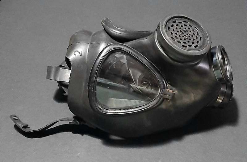 Border War: M76 / M15A1 Gas Mask w/ Unissued Filter & Patt.80 Nutria Satchel ( 3x Pcs).