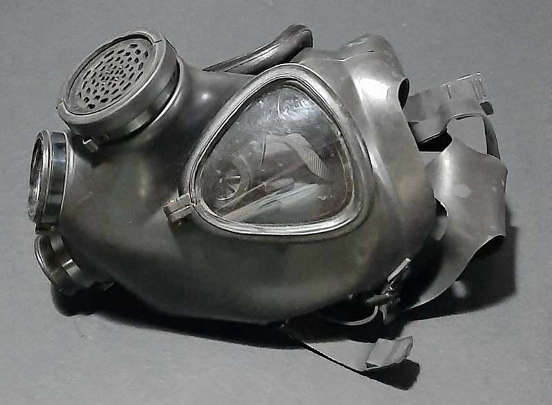 Border War: M76 / M15A1 Gas Mask w/ Unissued Filter & Patt.80 Nutria Satchel ( 3x Pcs).