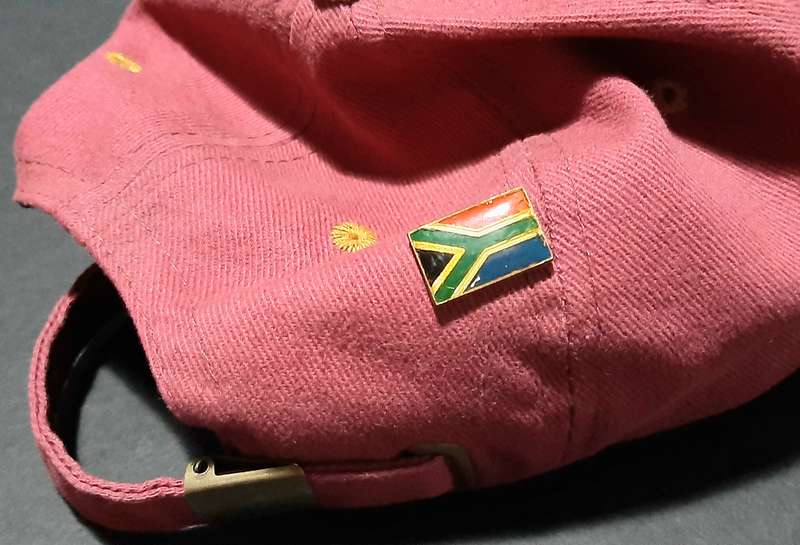 1990s SADF Commemorative: 1 Parachute Battalion Unit Baseball Cap w/ Nat. Flag Pin (Universal Size).