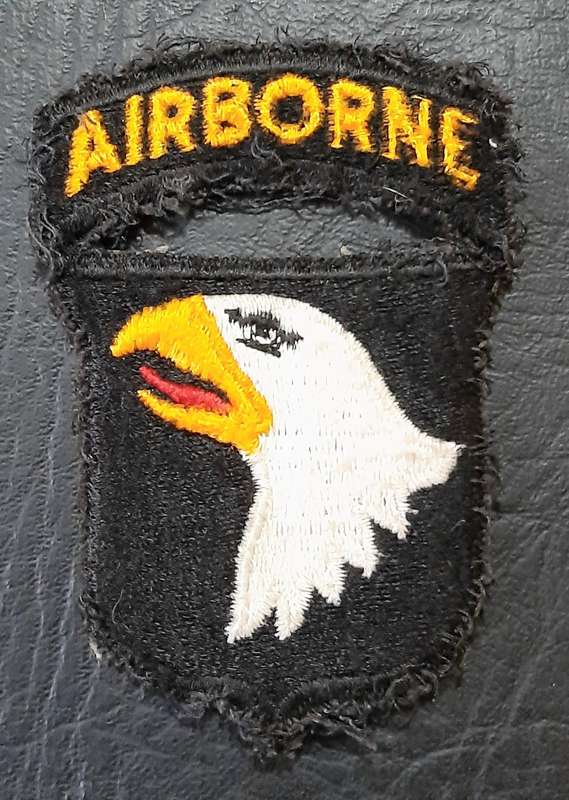 1980s/1990s U.S. Army : 101st Airborne Unit Embroidered Unit Flash w/ Title (USED).