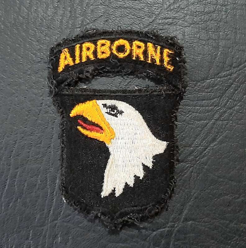 1980s/1990s U.S. Army : 101st Airborne Unit Embroidered Unit Flash w/ Title (USED).