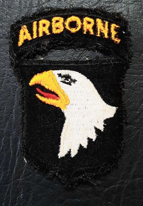 1980s/1990s U.S. Army : 101st Airborne Unit Embroidered Unit Flash w/ Title (USED).