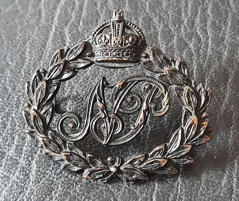 RARE: Natal Police (1902-13) Subdued Brass Cap Badge w/ Lugs.