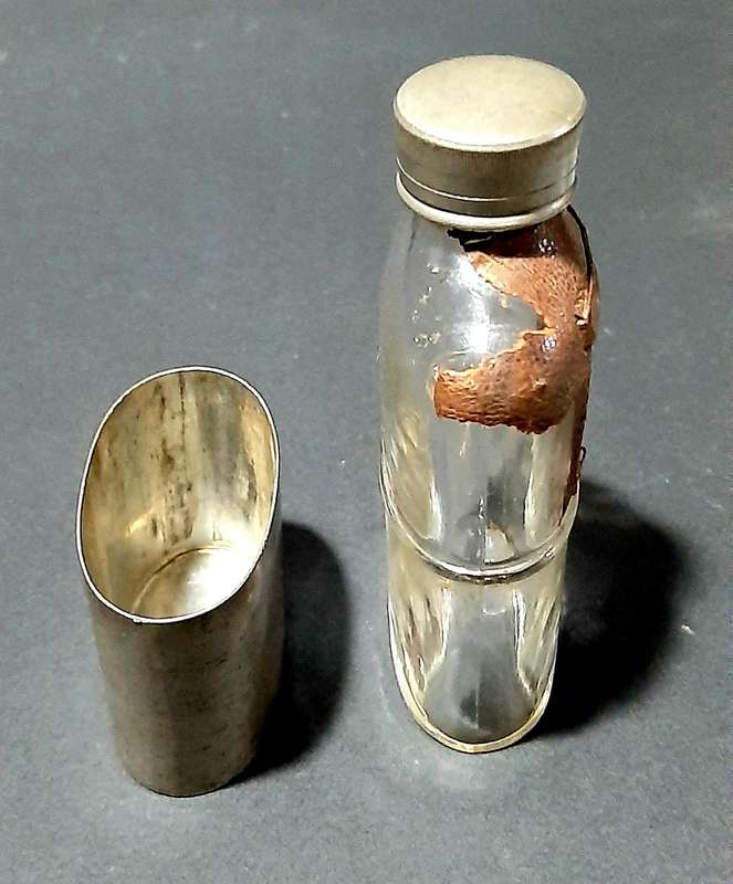 RARE: WW1 British/ Commonwealth Soldier's Private-Purchase Glass Hipflask w/ Cup (Complete).