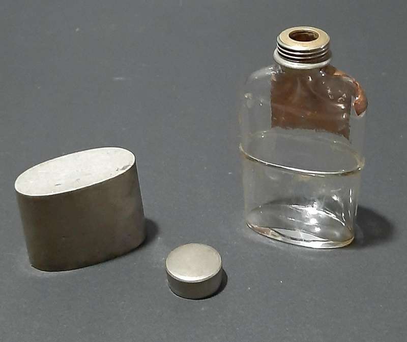 RARE: WW1 British/ Commonwealth Soldier's Private-Purchase Glass Hipflask w/ Cup (Complete).