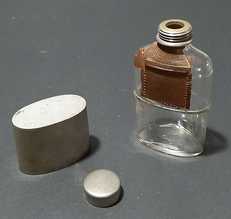 RARE: WW1 British/ Commonwealth Soldier's Private-Purchase Glass Hipflask w/ Cup (Complete).