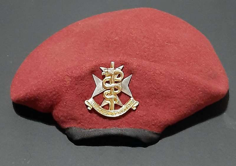 SA Military: SAMS 2000s Maroon Service Beret w/ Badge & Lining (56)