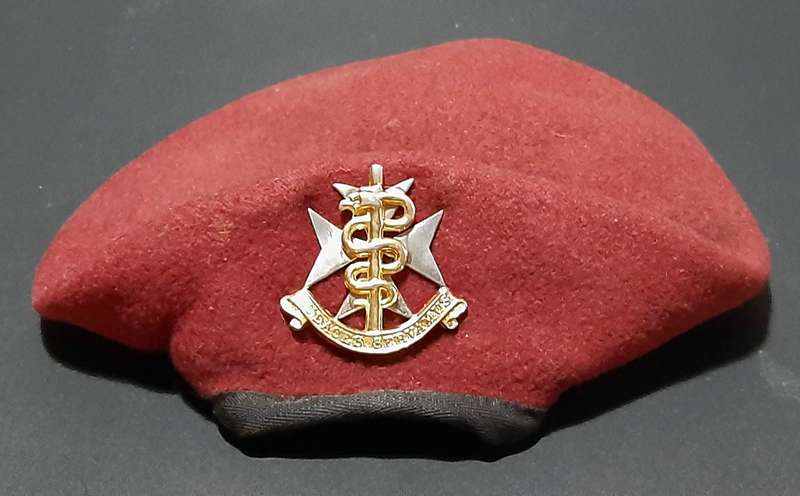SA Military: SAMS 2000s Maroon Service Beret w/ Badge & Lining (56)