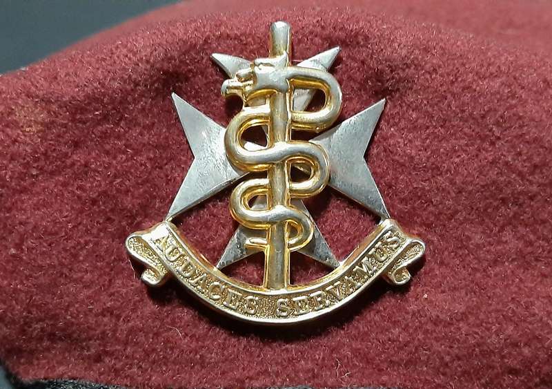 SA Military: SAMS 2000s Maroon Service Beret w/ Badge & Lining (56)