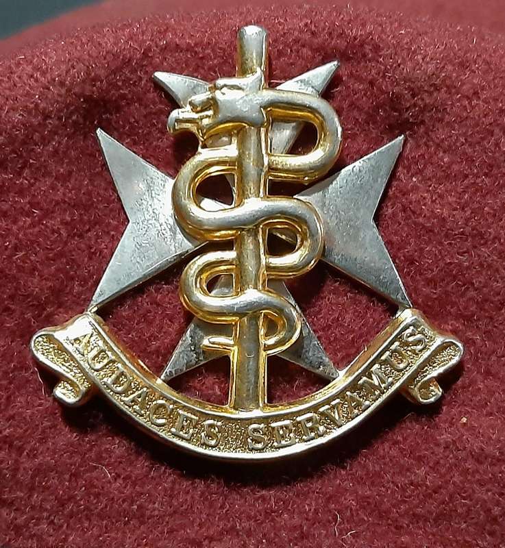 SA Military: SAMS 2000s Maroon Service Beret w/ Badge & Lining (56)