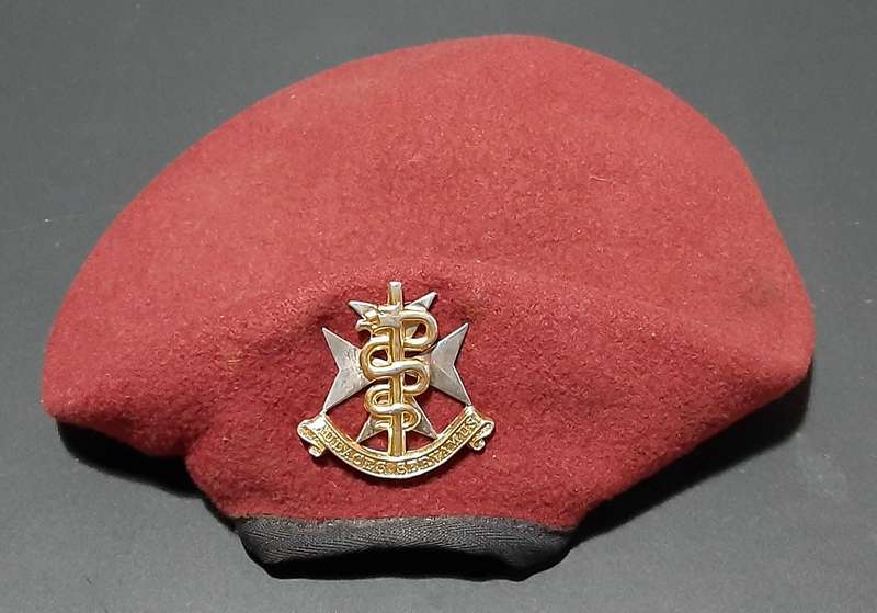 SA Military: SAMS 2000s Maroon Service Beret w/ Badge & Lining (56)
