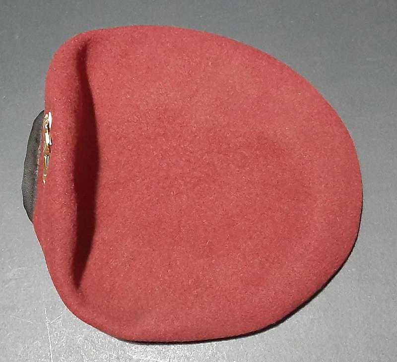 SA Military: SAMS 2000s Maroon Service Beret w/ Badge & Lining (56)