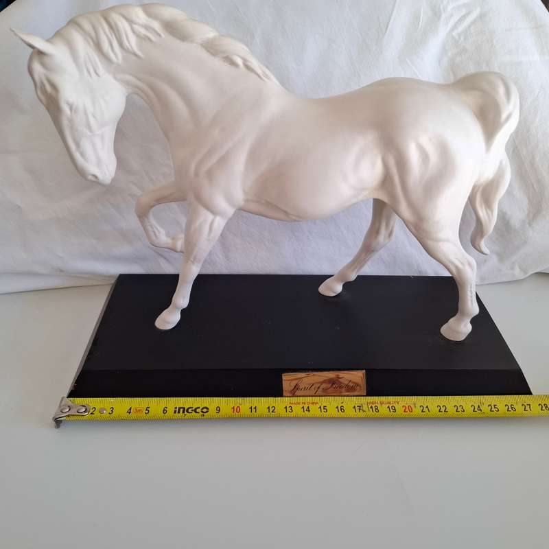 Beautiful Beswick Porcelain Horse - Spirt of Freedom on Stand made in England in Great Condition
