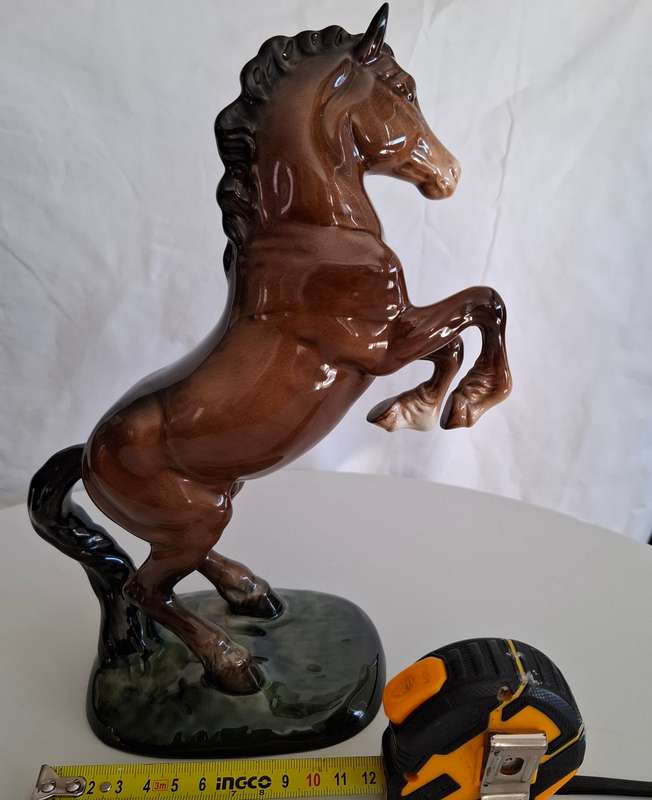 Stunning Beswick Rearing Bay Horse on Raised Oval Base marked Beswick 1014 in Great Condition