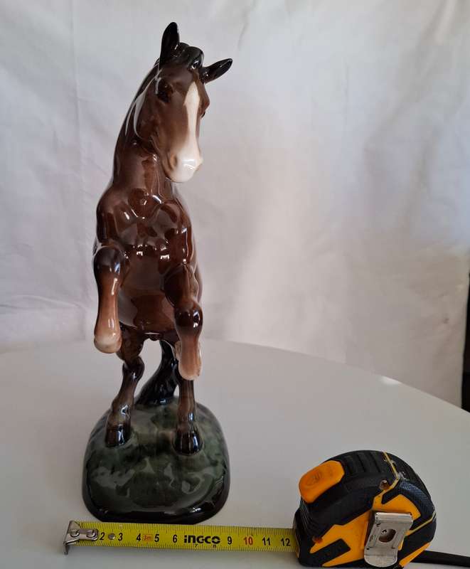 Stunning Beswick Rearing Bay Horse on Raised Oval Base marked Beswick 1014 in Great Condition
