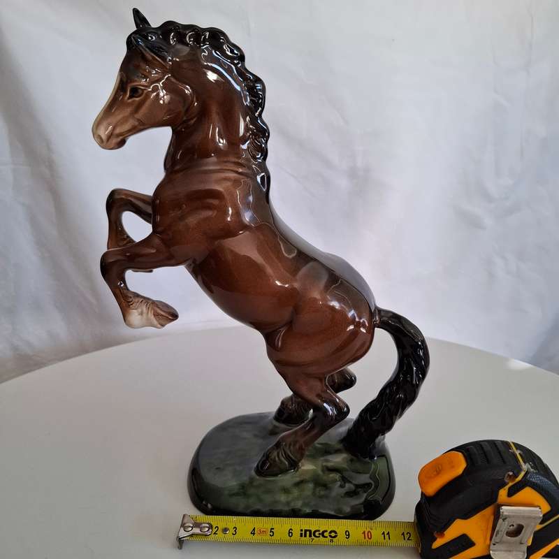 Stunning Beswick Rearing Bay Horse on Raised Oval Base marked Beswick 1014 in Great Condition