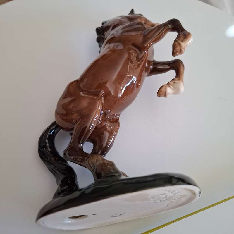 Stunning Beswick Rearing Bay Horse on Raised Oval Base marked Beswick 1014 in Great Condition