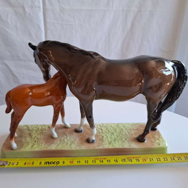 Stunning Beswick Mare and Foal Model 1811 Made in England in Excellent Condition