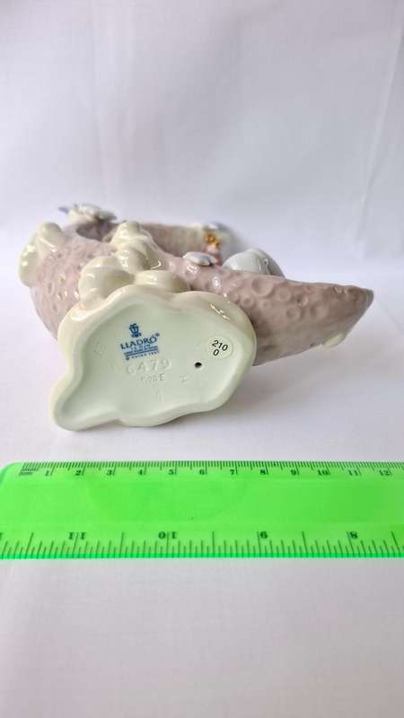 Beautiful Lladro Porcelain Figurine "Heavenly Slumber" - Excellent Condition