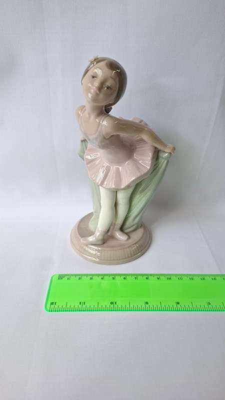 Beautiful Porcelain Ballerina Figurine "My Recital" from NAO by Lladro - Excellent Condition