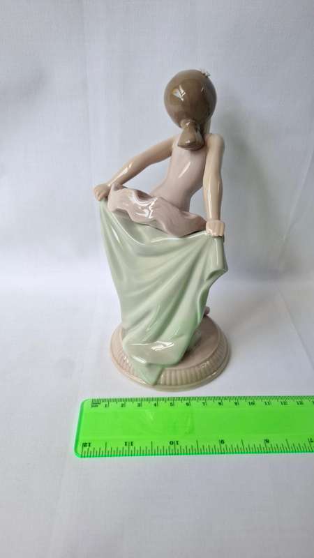 Beautiful Porcelain Ballerina Figurine "My Recital" from NAO by Lladro - Excellent Condition