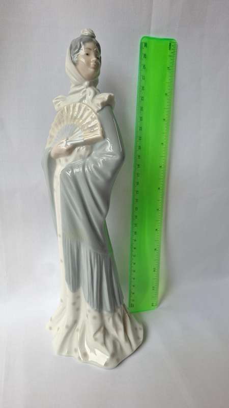 Beautiful Vintage NOA by Lladro "The Sophisticate" Figurine - Excellent Condition