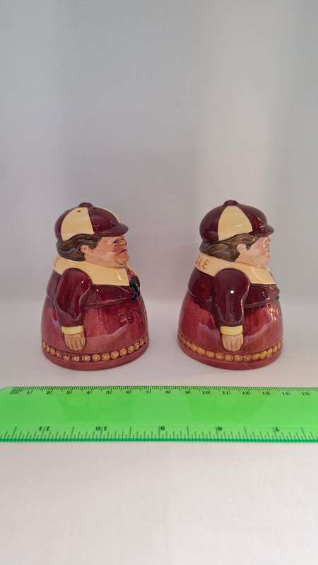 Royal Doulton  Figurine's Salt and Pepper set "Tweedle Dum and Dee" - Excellent Condition