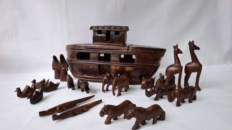 Remarkable Vintage Hand Carved Wooden Noah's Ark with Carved Animals - Good Condition
