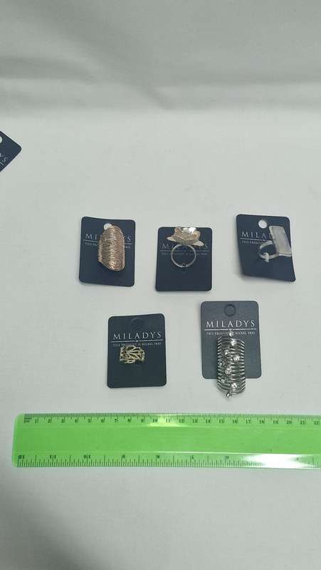 Beautiful Costume Jewellery, Set of 5 Rings - Excellent Condition