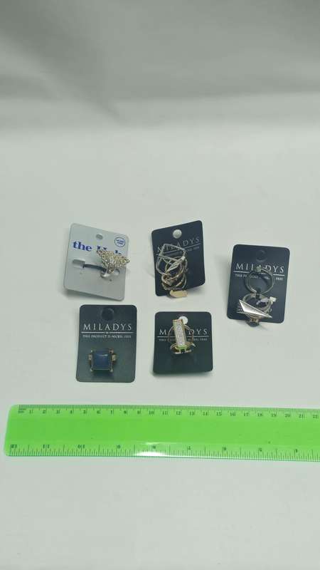 Beautiful Costume Jewellery Set of 5 Rings - Excellent Condition