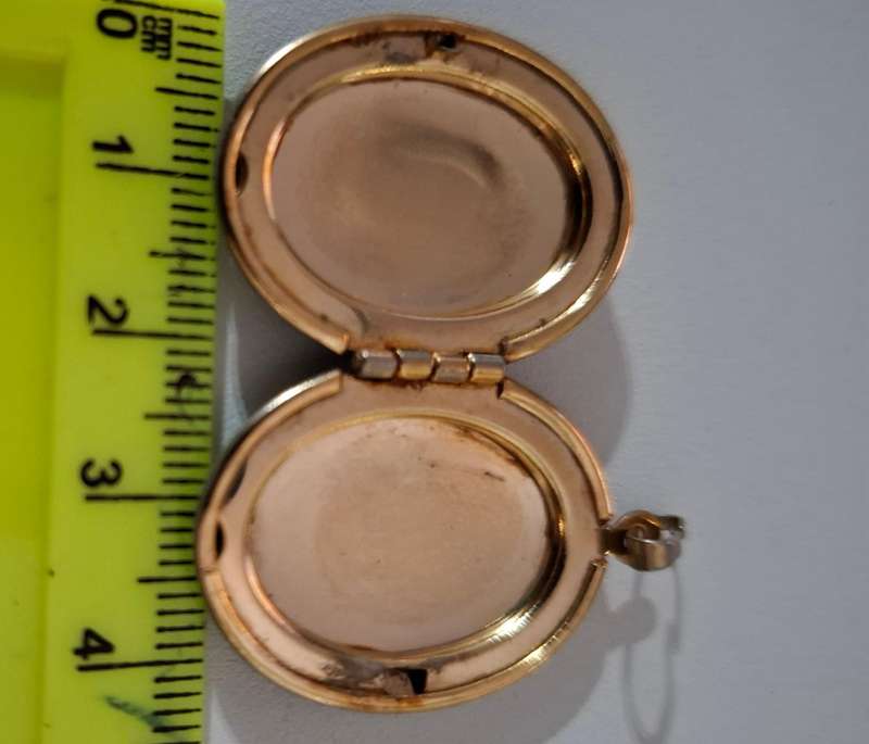 Stunning Vintage Michaela Frey  Photo Locket in Good Condition