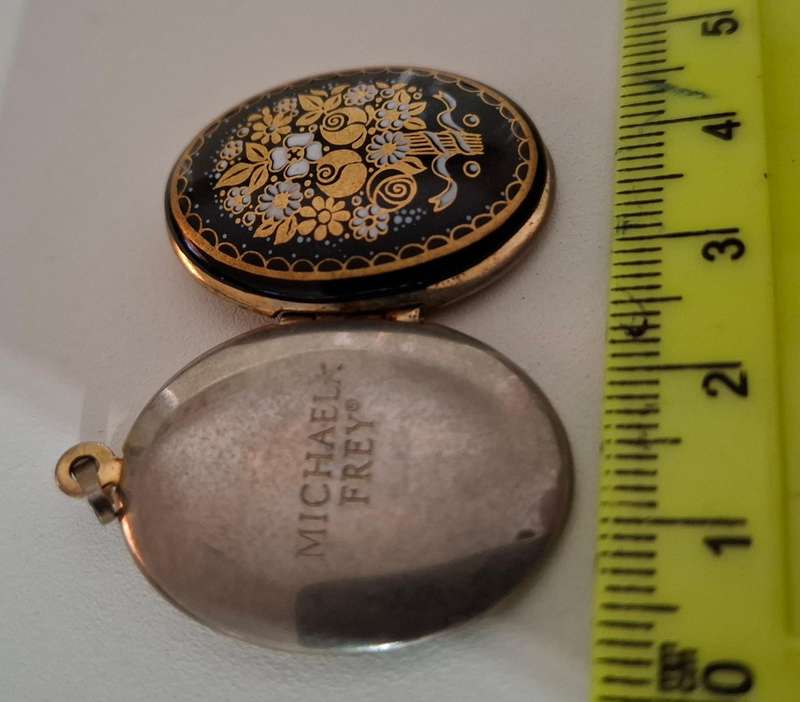 Stunning Vintage Michaela Frey  Photo Locket in Good Condition