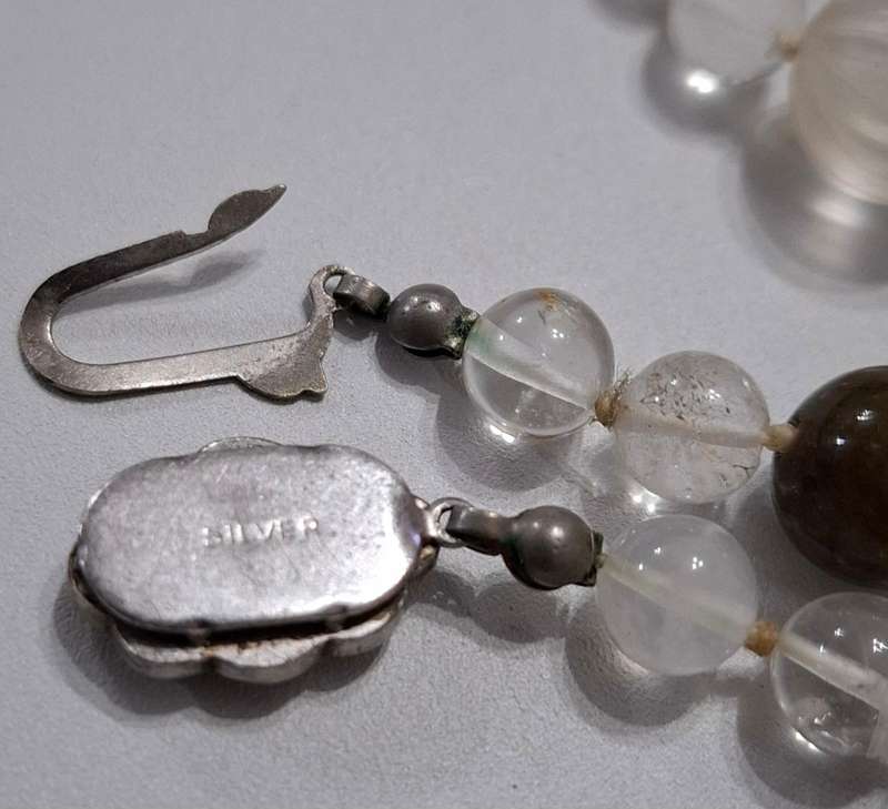 Stunning Vintage Djakarta Style Necklace with Silver Clasp in Excellent Condition (80 cm long)