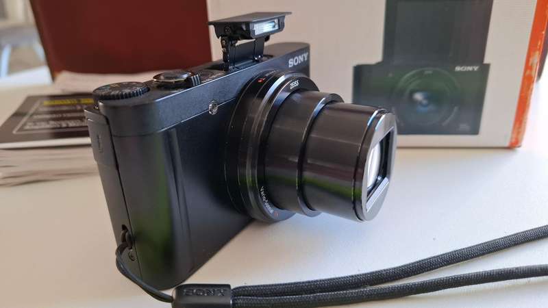 Sony Cyper-shot DSC-WX500 Digital Camera in Good Condition See my Description